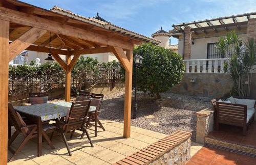 Casa Lilly-Rose, a beautiful 3 bedroom detached villa a short walk to the Villamartin Plaza & Golf course - Foto 15