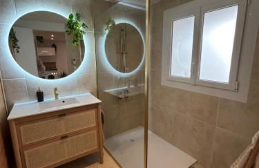 Suite Bali et sauna privé - vidéo projecteur - escapade romantique-centre - Foto 26