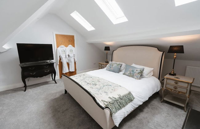 Willow Lodge With Hot Tub - Photo 5