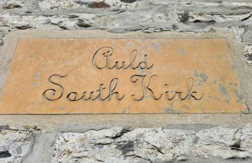 Exceptional 4 bed converted church with hot tub - Photo 7