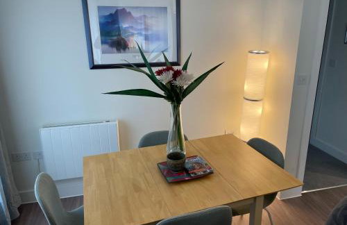 Number 10 Stunning Apartment, Fantastic Location! - Photo 10