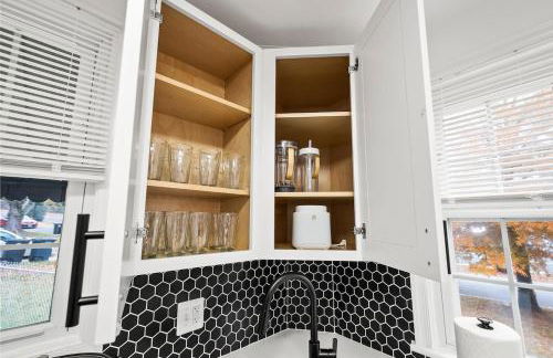 1 min to DC 8 beds sleeps 16 with yard and parking - Foto 23