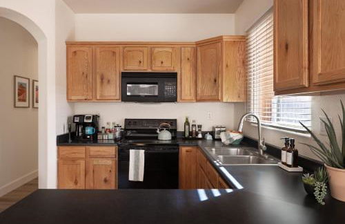 Luxury 3BR in Upscale Neighborhood Pet Friendly - Foto 11