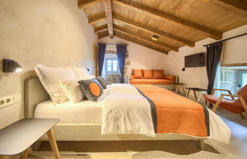 Luxury Jerini Estate - Photo 14