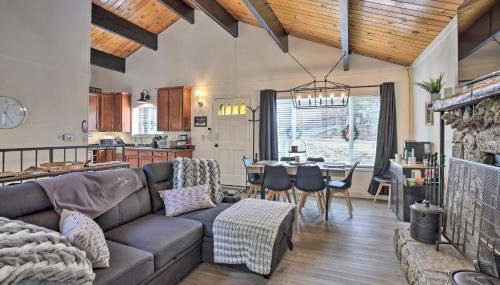 Modern Cabin w/ Game Room & Deck, Near Skiing - Foto 1