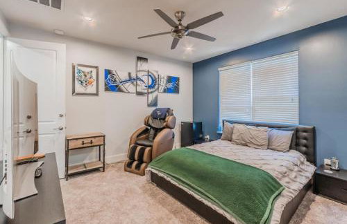 Stunning Townhome Near Uptown - Photo 17