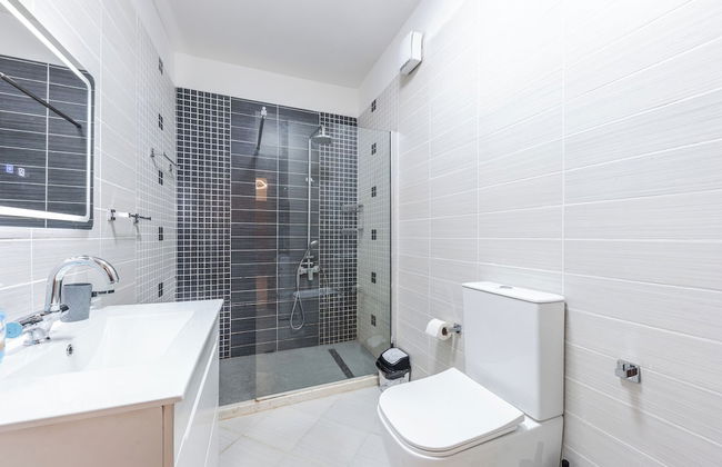 The Seaview Sanctuary - Photo 17