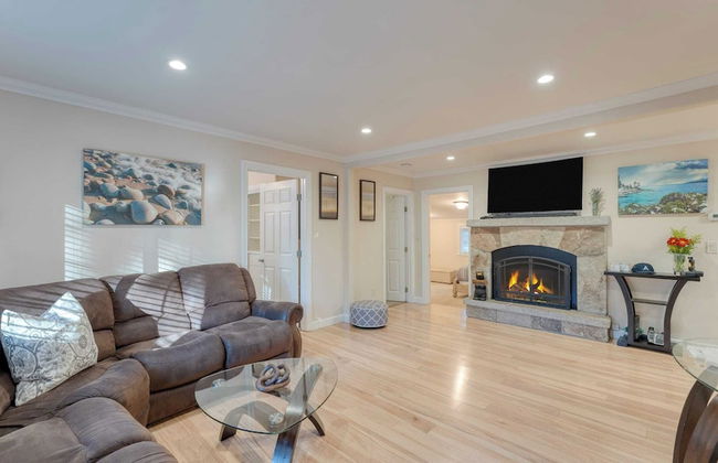 Lake Star by Avantstay Hot Tub, Walk to Beach - Foto 6