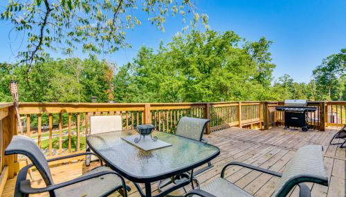 Lakefront Retreat with Multi-Level Deck and Dock! - Foto 3