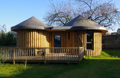 Fun holiday lodges in historic walled garden near Falkirk, Heart of Scotland Holidays - Foto 1