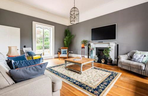 Cotswold Cheltenham, whole house with hot tub - Photo 10