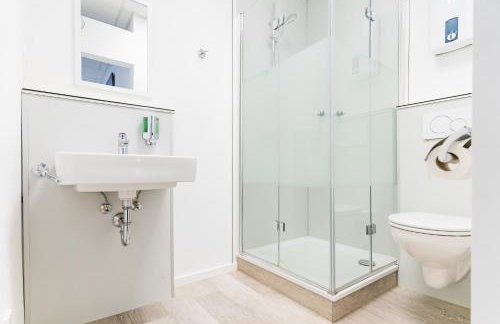 Private room #2 with King size & Single, ground floor, AC, 2min to RAB - Foto 4