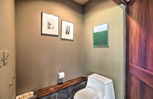 Lovely Brookfield Home with Private Deck and Views - Foto 16