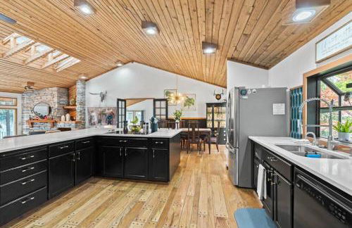 Luxe Lake Home Reflect Recharge and Reconnect - Foto 26