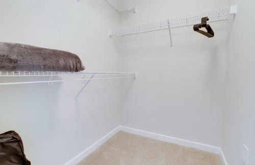 Fun & Comfort Await: Apartment at Alexandria - Foto 48