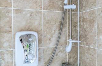 5 bedroom house, free parking, near football, sleeps 8 - Photo 23