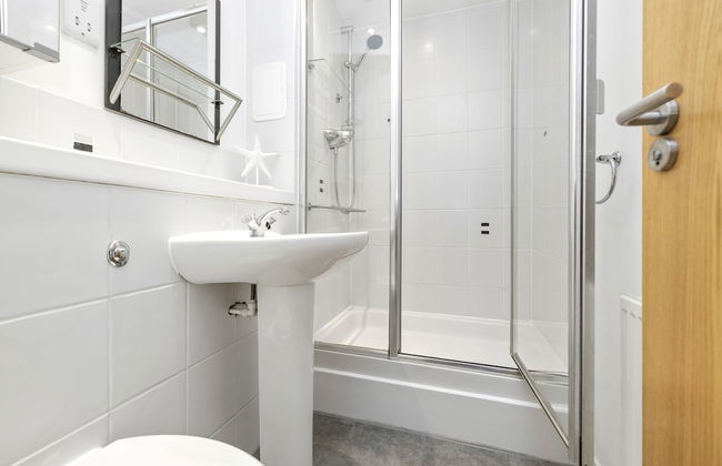 JOIVY Stunning 2-Bed Flat W/ Free Parking - Foto 21