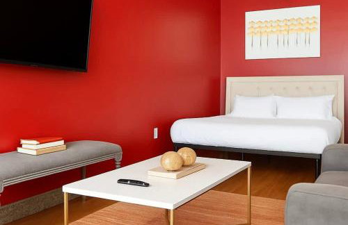 The Red Room - Double King Bed - Grand Piano - Foto 7