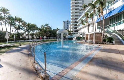 Fontainebleau Hotel Ocean View Fits 6! 1 BED/2 BA - Photo 20