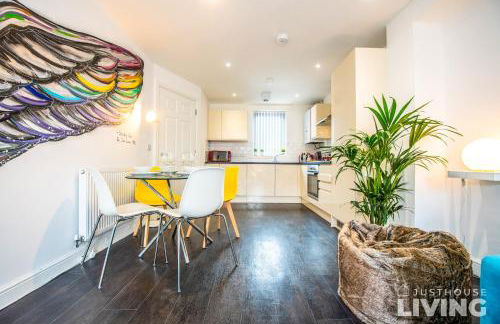 NEW Spacious Modern Townhouse Sleeps 12 Free Parking - Foto 9