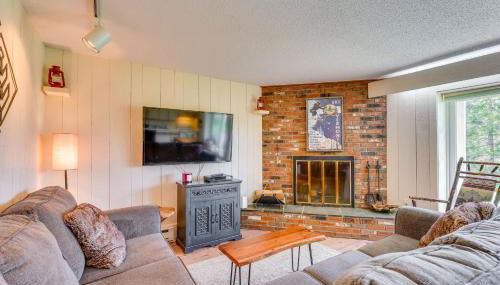 Ski-InandSki-Out Bromley Mtn Condo Wood Fireplace! - Foto 1