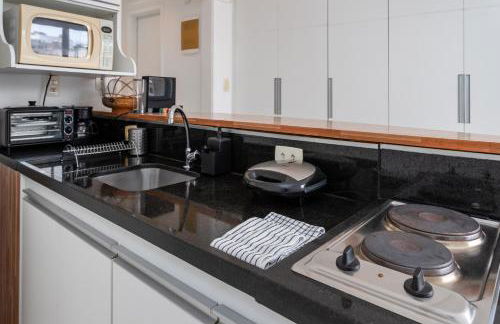 32-COP · CurtaCopacabana: Studio funcional com tudo embaixo - Foto 4