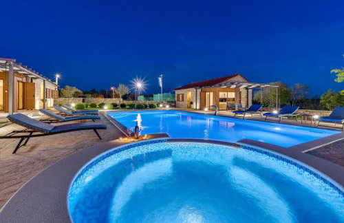 Promina luxury villa with 72sqm Heated Pool, Jacuzzi, Infrared Sauna, Tennis court, Media room - Foto 14
