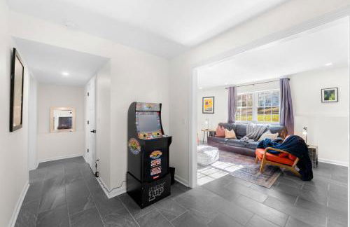 Outdoor Projector, Arcade, Fire Pit, 2 Car Garage, 2 Living Rooms - Foto 20