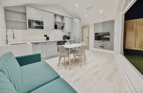 Fantastic 2 Bed Penthouse With Free Parking in Acton - Foto 1