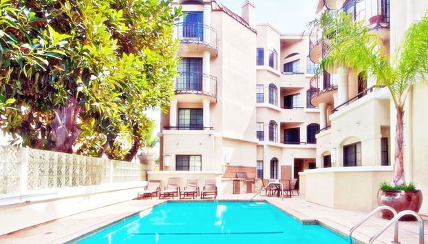 Designer Penthouse 2 Bedroom with Balcony Beverly Hills Adjacent - Foto 2, Imagen principal