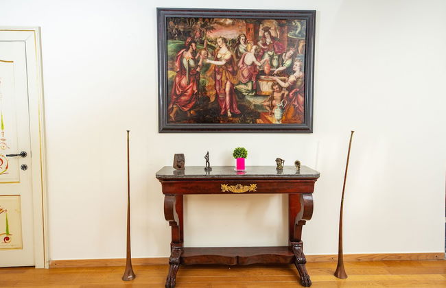 Unique Apartment In Historic Mansion - Photo 19