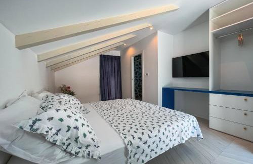 Mediterranean Oasis Seaside Villa with Pool - Foto 53