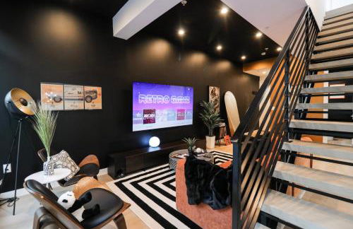 Unit 8 Spacious 2BR Penthouse Sleeps 8 - Photo 9