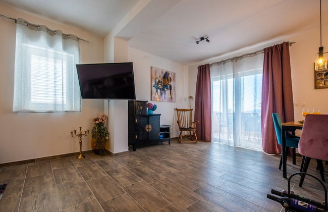 Charming and Tranquil Kastel Gomilica Apartment With Balcony and Patio - Foto 22