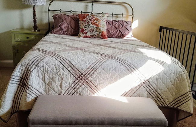 Spacious Lakeside Country Getaway - Foto 2