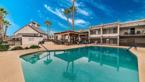 Bright Eastside 2BD 2BA Retreat w Pool and Parking - Foto 2