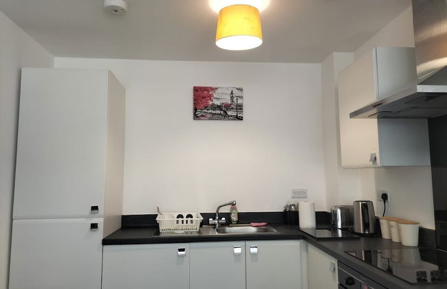 Central 2-bed Apt - Sleeps 4 - Parking & Wifi - Foto 9