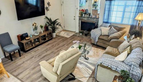 5 Minutes to South Bay Beaches! Private 2 bedroom 2 bath 2 level home with patio Excellent value! - Foto 1