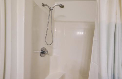 Jackson Lakefront Getaway w/ Balcony, Dock Access - Foto 21