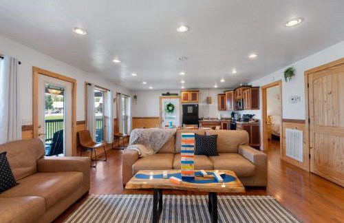 Trails End Cabin with a hot tub fire pit & indoor pool - Foto 1