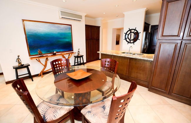 Fifth-Floor Condo with Breathtaking Ocean Views, Stylish Interior & Prime Location Near Flamingo Beach - Foto 14