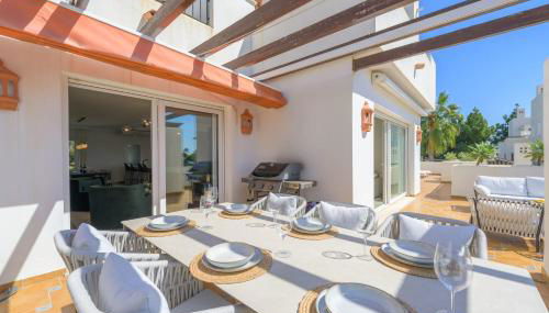 Luxurious 3-Bedroom Penthouse in Los Monteros Marbella - Foto 2