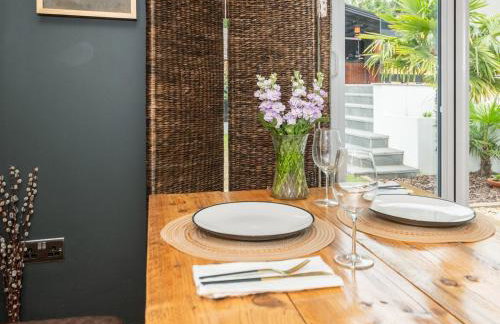 The Lodge - Elegant Comfort in a Peaceful Setting - Photo 15