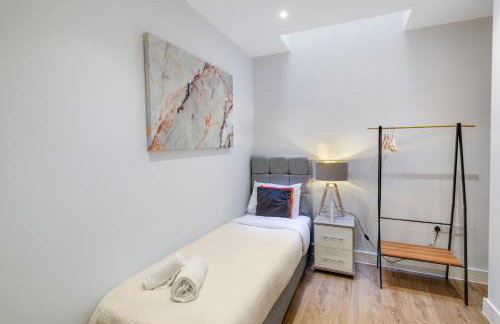 Luxury 5 Bedroom, 4 Bathroom Home in Purley - Foto 77