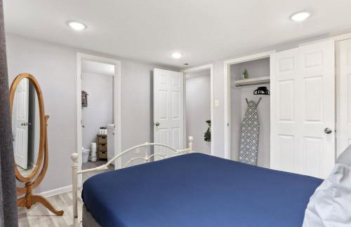 Skip to Saint Charles Local Art-Filled Hideaway - Foto 12