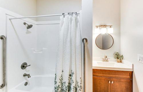 Lake-View Home in Statham with On-Site Fishing - Foto 18