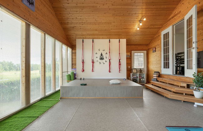 NEW Near Golf Yoga Classes Private Suite Wine - Photo 2