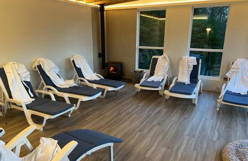 Richmond Hill Cottages, Exclusive 6 bedroom Farm House, Markington with heated pool - Photo 37