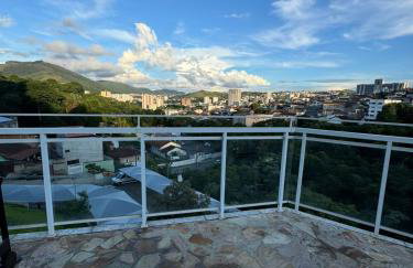 Apartamento moderno, completo e ótima localização - Foto 2