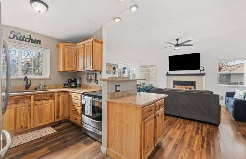 Pet Friendly 2 King Beds AF Academy Sleeps 12 - Foto 8